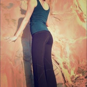 Leom designs “dawn riser” yoga pants xs/sm